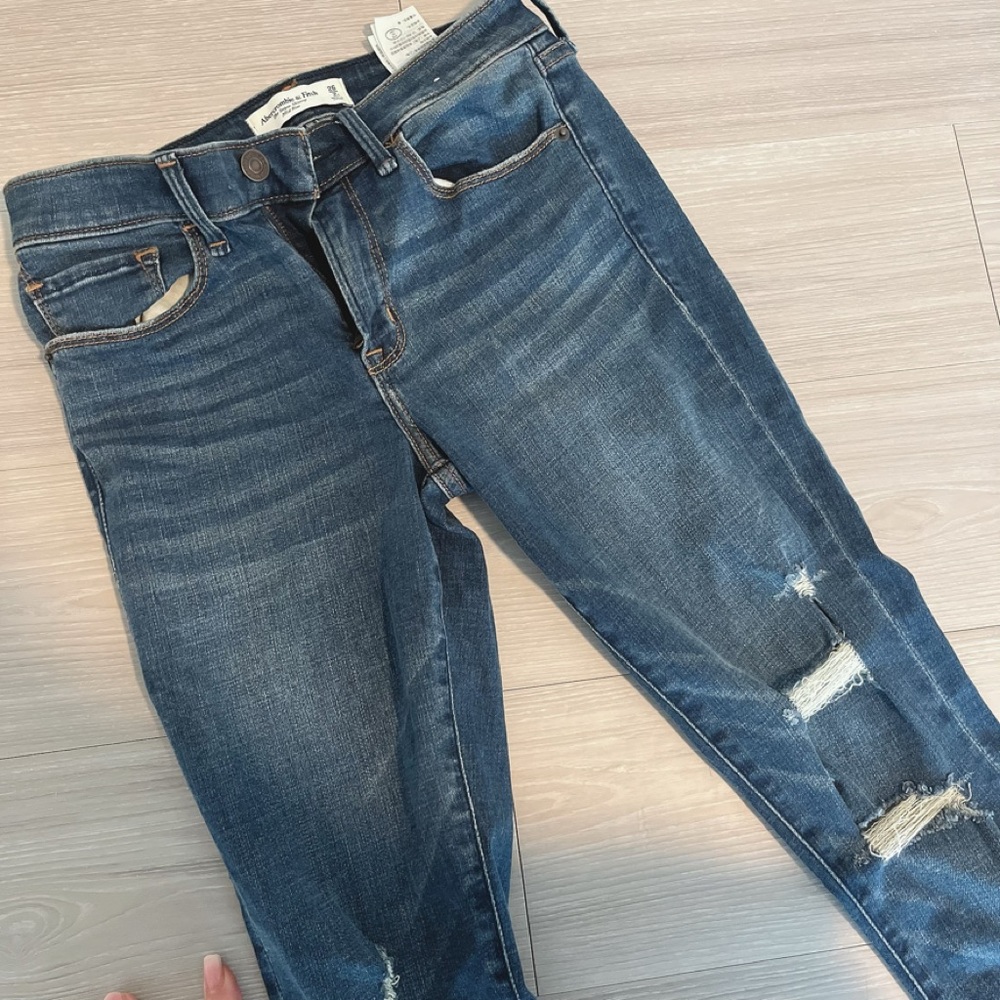 Abercrombie & Fitch The Super Skinny Mid Rise Jeans, Size 26s (short)